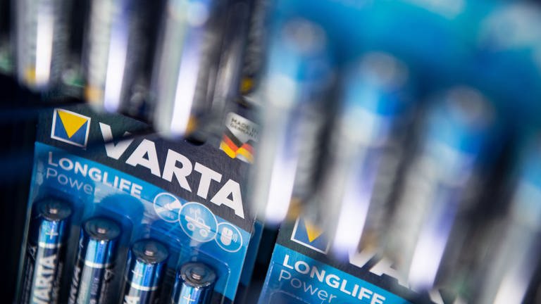 Batterien des Herstellers VARTA (Foto: dpa Bildfunk, picture alliance/dpa | Marijan Murat)
