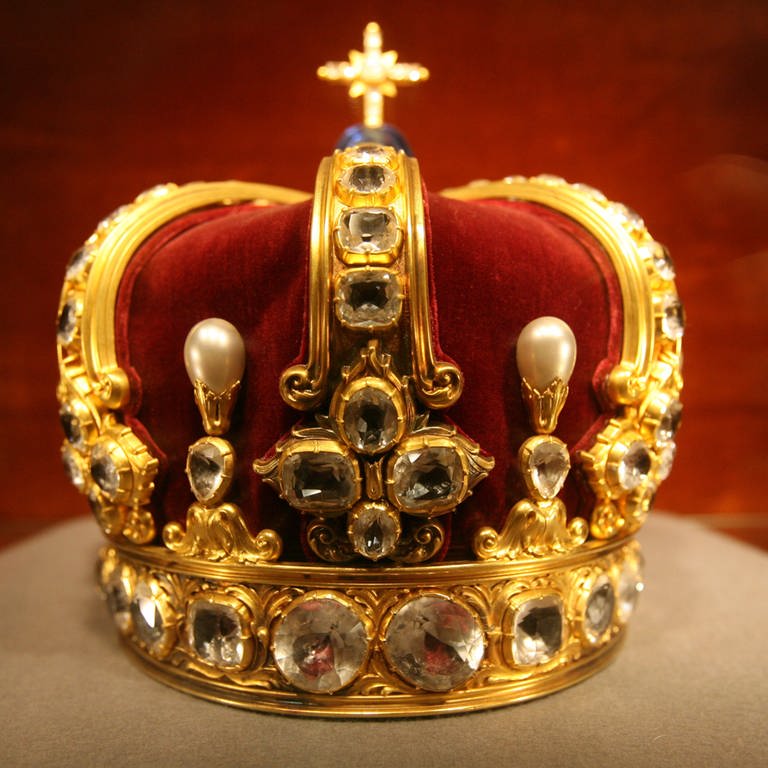 Die preußische Kaiserkrone wird auf der Burg Hohenzollern (Zollern-Alb-Kreis) ausgestellt.