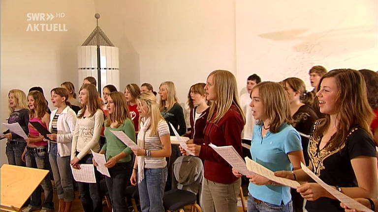 Schüler singen im Chor (Foto: SWR)