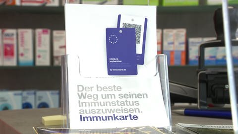 In vielen baden-württembergischen Apotheken können Impfkarten erworben werden. (Foto: SWR)