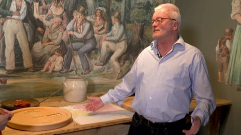 Der Leiter des Heimatmuseums in Ostrach, Gerhard Fetscher, erzählt die Geschichte vom Schwarzen Vere (Foto: SWR)