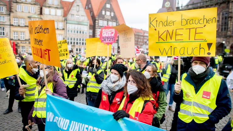 Warnstreiks im Erziehungsdienst: Kitas in BW sollen ab Dienstag schließen. Bild aus Bremen. (Foto: dpa Bildfunk, picture alliance/dpa | Hauke-Christian Dittrich)
