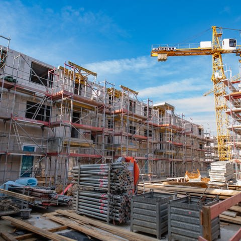 Hohe Baulandpreise machen den Wohnungsbau teuer. (Foto: dpa Bildfunk, picture alliance/dpa | Daniel Reinhardt)
