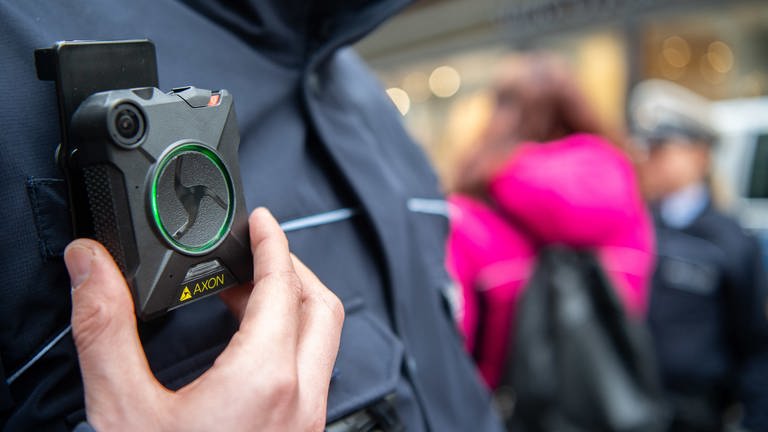Polizei in BW: 50 Prozent der Bodycam-Akkus machen Probleme - SWR Aktuell