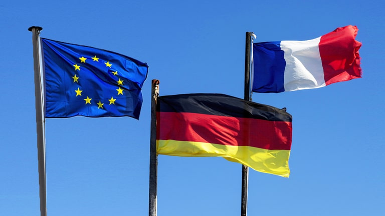 Europaflagge, Deutschlandflagge, Frankreichflagge (Foto: dpa Bildfunk, Picture Alliance)