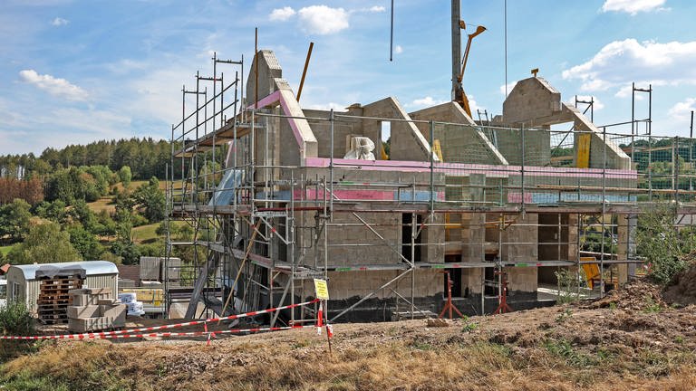 Ein Haus wird gebaut. (Foto: IMAGO, IMAGO / Rene Traut)