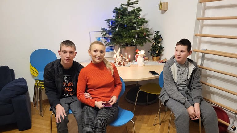 Ukrainische Familien bereiten sich beim Hilfsprojekt VeronikaBerg auf Weihnachten vor  (Foto: SWR)