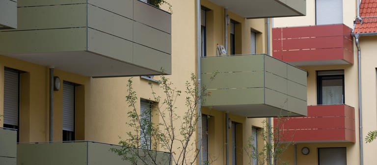 Balkone neugebauter Sozialwohnungen in Stuttgart  (Foto: dpa Bildfunk, picture alliance / Marijan Murat/dpa | Marijan Murat)