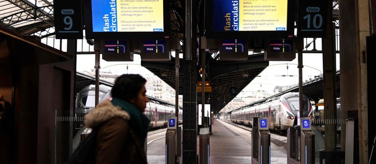 Nach einem Kabelbrand im Pariser Bahnhof "Gare de l'Est" ist der Bahnverkehr weiter massiv eingeschränkt. Auch Verbindungen nach Baden-Württemberg sind betroffen. (Foto: dpa Bildfunk, picture alliance/dpa/AFP | Thomas Samson)