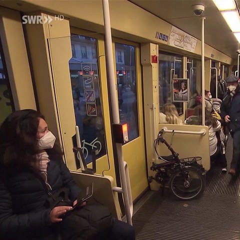 Maskenpflicht in der Bahn (Foto: SWR)