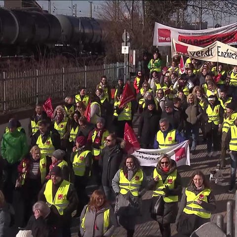 Warnstreik Pforzheim mit 400 Teilnehmenden (Foto: SWR)