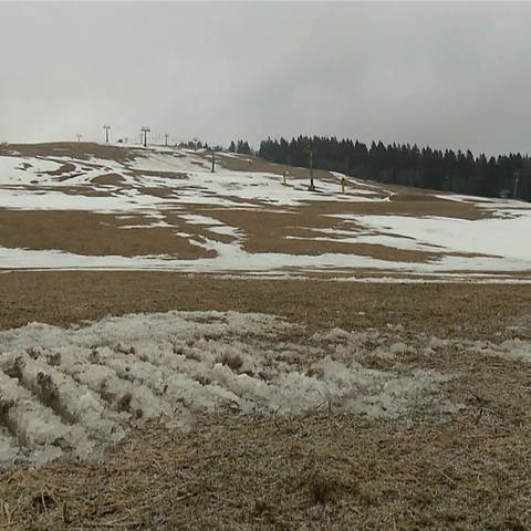 leicht schneebedeckter Feldberg (Foto: SWR)