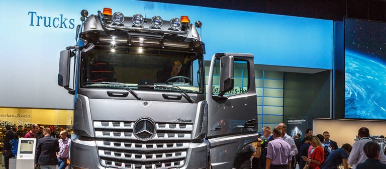 Auf der Internationalen Automobil-Ausstellung IAA werden Nutzfahrzeuge von Daimler Truck ausgestellt. (Foto: IMAGO, IMAGO / Rüdiger Wölk)