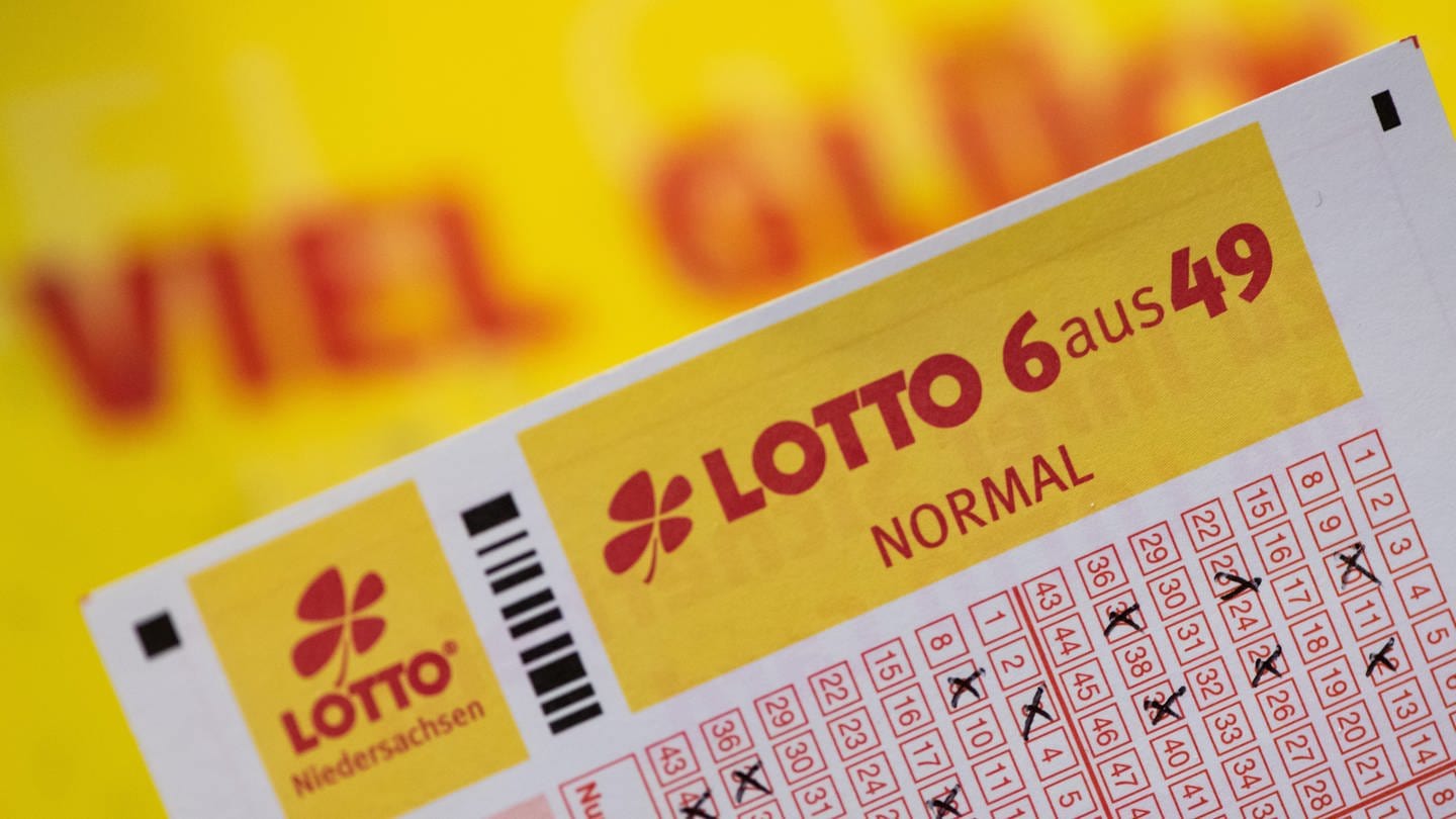 Ein ausgefüllter Lottoschein (Foto: dpa Bildfunk, Swen Pförtner)