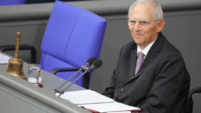 Alterspräsident Wolfgang Schäuble (CDU) spricht bei der konstituierenden Sitzung des neuen Bundestags. (Foto: dpa Bildfunk, picture alliance/dpa | Kay Nietfeld)
