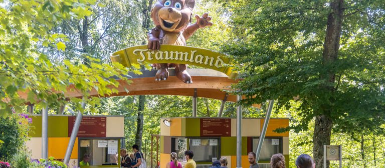 Eingang des Freizietparks "Traumland" auf der Schwäbischen Alb.  (Foto: IMAGO, IMAGO / Arnulf Hettrich)