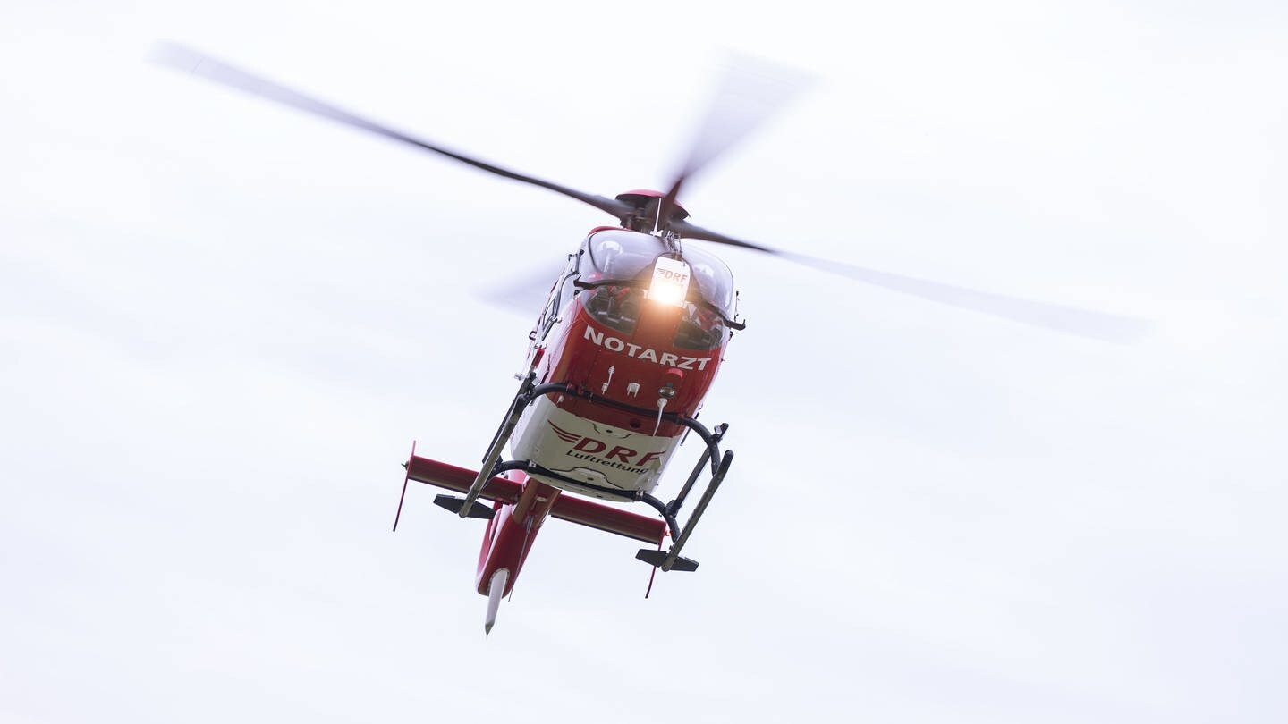 Ein Rettungshubschrauber in der Luft (Symbolbild) (Foto: dpa Bildfunk, Picture Alliance)