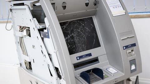 Ein gesprengter Geldautomat (Foto: dpa Bildfunk, picture alliance/dpa | Sven Hoppe)
