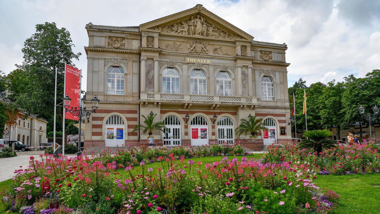 Das Teater von Baden-Baden in der Außenansicht. (Foto: IMAGO, Arnulf Hettrich)