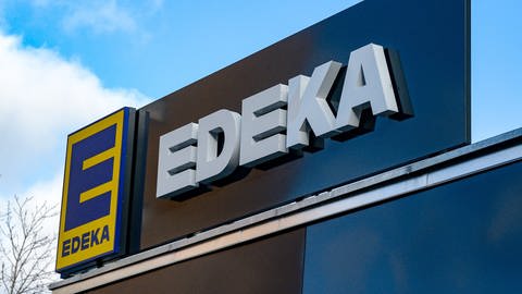 Das Logo vom Einzelhändler Edeka.  (Foto: dpa Bildfunk, picture alliance/dpa/dpa-Zentralbild | Jens Kalaene)