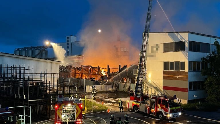 In Horb am Neckar (Kreis Freudenstadt) brennt es im Industriegebiet. (Foto: SWR, Harry Röhrle)