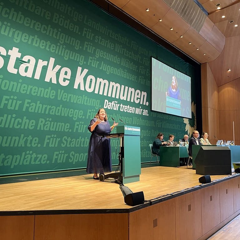 Die Grünen-Bundesvorsitzende Ricarda Lang spricht beim Landesparteitag in Weingarten (Kreis Ravensburg). (Foto: SWR, Henning Otte)