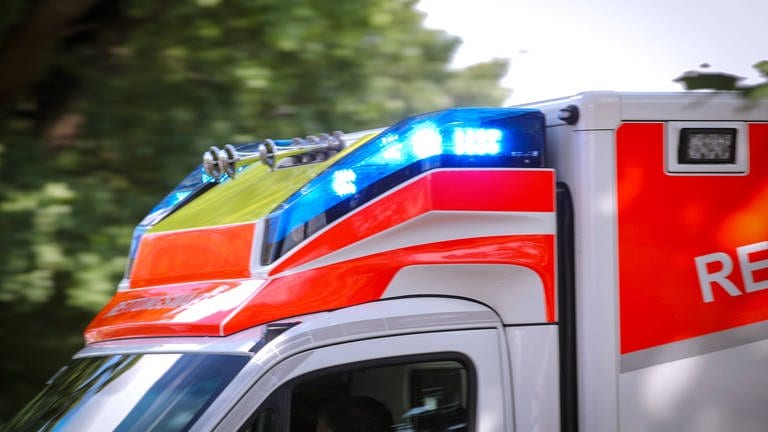 Unfall mit Rettungswagen in Rottweil - Sanitäter verletzt - SWR Aktuell