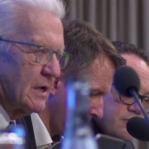 Ministerpräsident Winfried Kretschmann auf der Landespressekonferenz (Foto: SWR)
