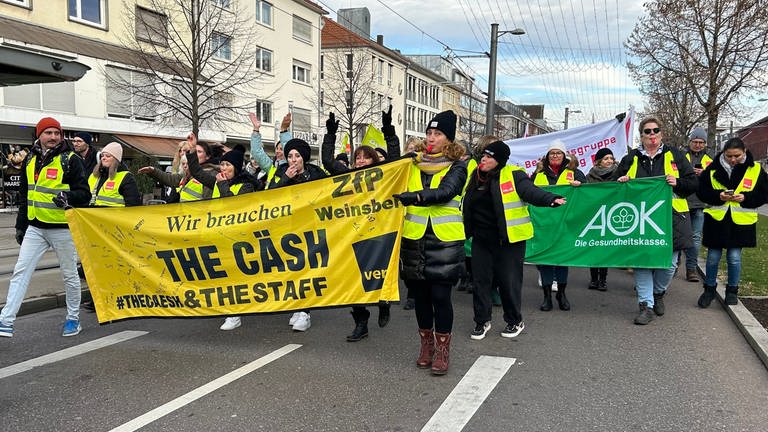 Bilder vom Warnstreik in Heilbronn am Donnerstag: Gemeinsam mit der AOK und dem Handel protestieren die Beschäftigten des öffentlichen Dienstes. (Foto: SWR)