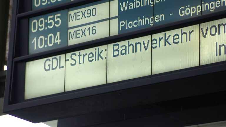 Am Hauptbahnhof in Stuttgart fahren wegen des Streiks der Lokführer nur wenige Züge. (Foto: SWR)