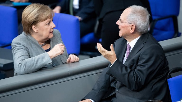 Wolfgang Schäuble und Angela Merkel im Bundestag (Archiv) (Foto: dpa Bildfunk, picture alliance/dpa | Bernd von Jutrczenka (Archiv))