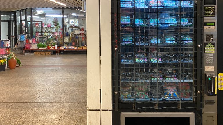 Ein 1D-LSD-Automat an einer Stuttgarter U-Bahn-Haltestelle