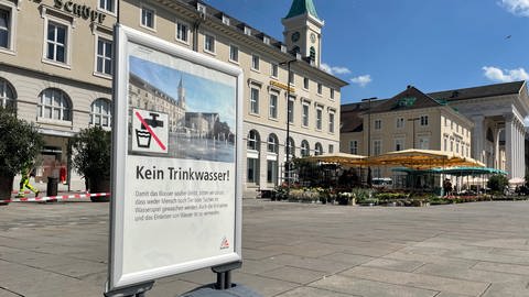 Wasserspiele auf dem Karlsruher Marktplatz wegen Uringeruchs gesperrt. (Foto: SWR)