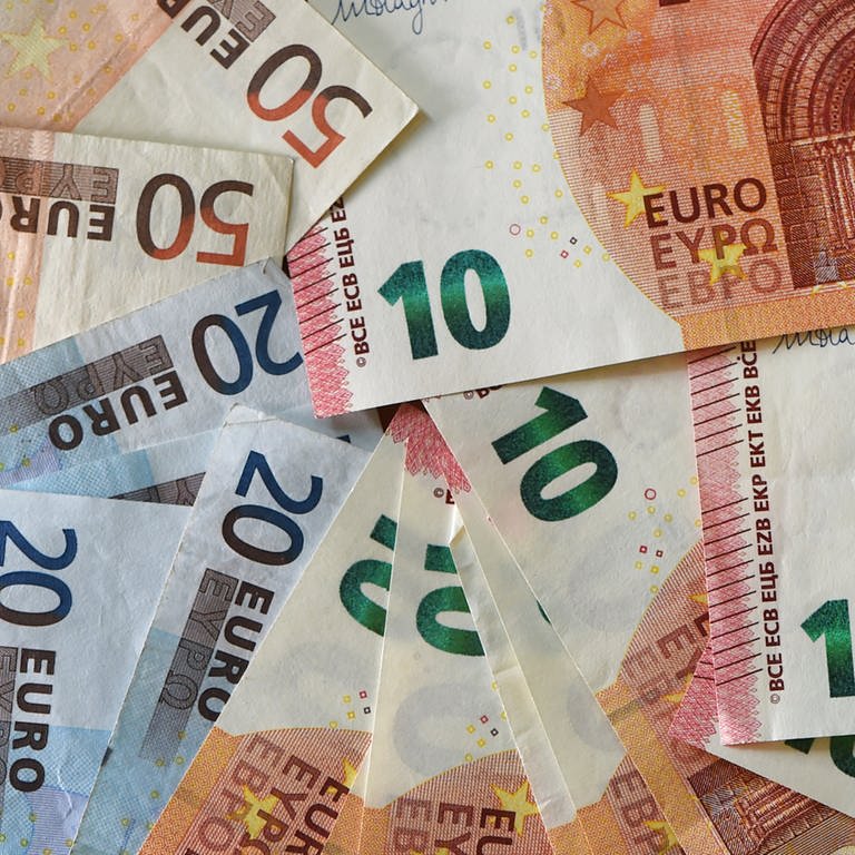 Viele Euro-Geldscheine.  (Foto: dpa Bildfunk, picture alliance/dpa | Jens Kalaene)