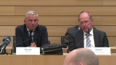 Thomas Strobl (CDU) im Innenausschuss im Landtag von Baden-Württemberg. (Foto: SWR)