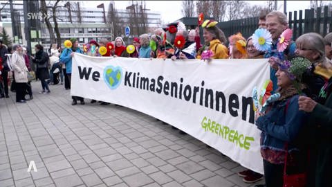 Klimaseniorinnen Banner (Foto: SWR)