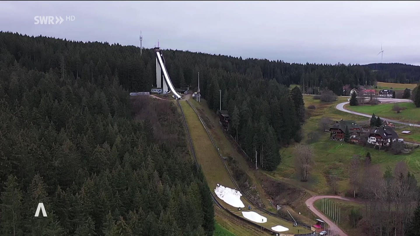 Skisprung-Schanze in Schonach ohne Schnee (Foto: SWR)