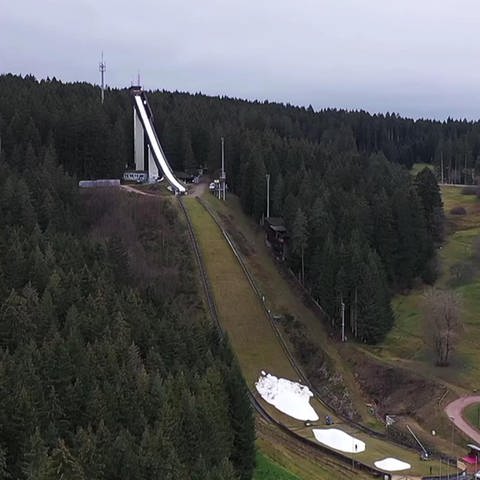 Skisprung-Schanze in Schonach ohne Schnee (Foto: SWR)