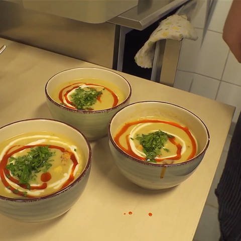 frisch zubereitete Suppe (Foto: SWR)