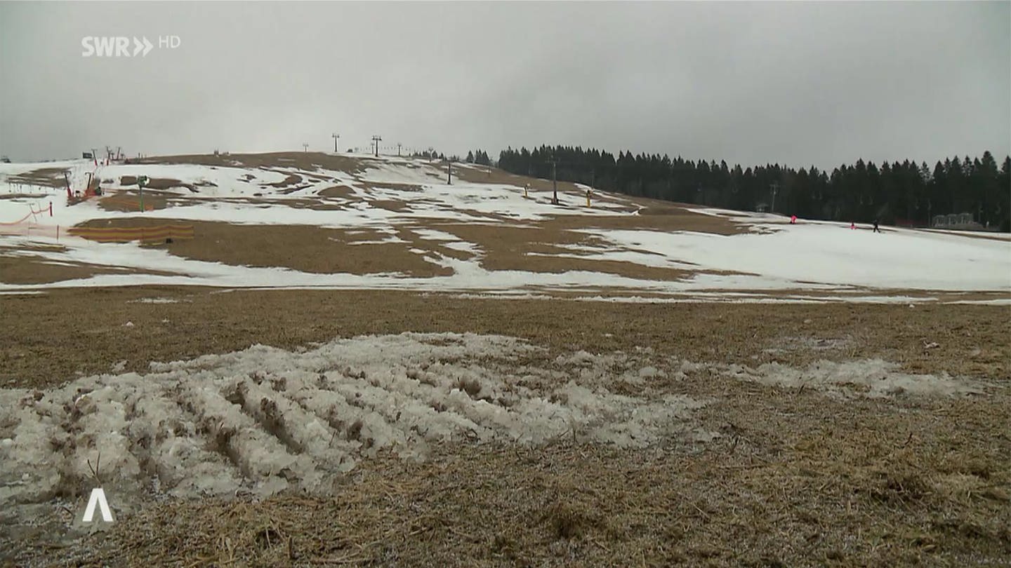 leicht schneebedeckter Feldberg (Foto: SWR)