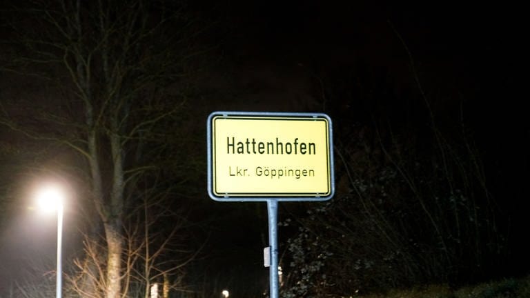 Das Ortsschild von Hattenhofen steht im Landkreis Göppingen. In Hattenhofen (Kreis Göppingen) sind in der Nacht zu Sonntag Schüsse gefallen. (Foto: picture-alliance / Reportdienste, picture alliance/dpa/SDMG | SDMG)