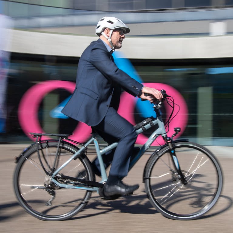 Winfried Hermann (Grüne), Verkehrsminister von Baden-Württemberg. Er fährt gerne Rad. (Foto: dpa Bildfunk, Foto: Sebastian Gollnow/dpa)