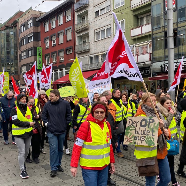 Streikende demonstrieren in Mannheim (Foto: SWR, Foto: Harald Bürk)