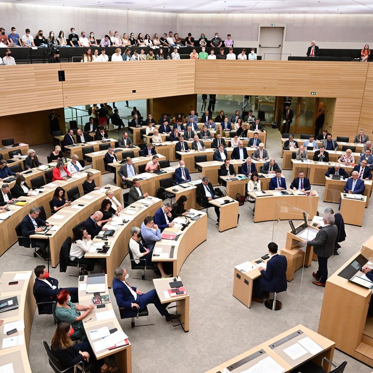 Blick in den Plenarsaal während einer Landtagsdebatte (Foto: dpa Bildfunk, picture alliance/dpa | Bernd Weißbrod)
