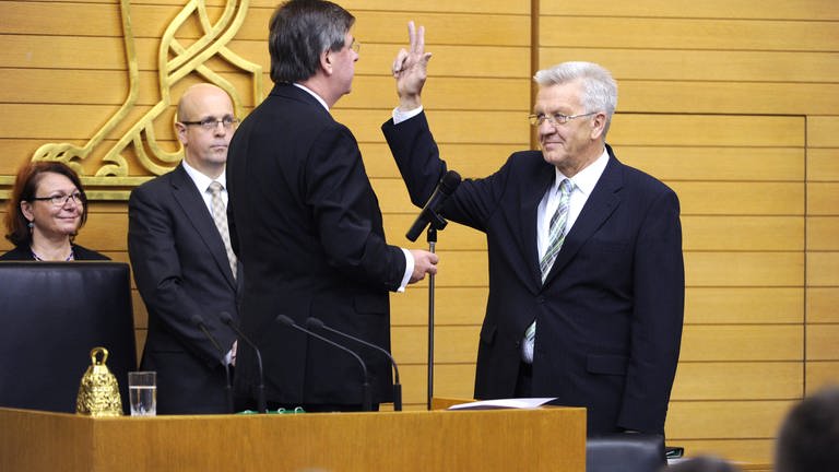 Winfried Kretschmann legt am 12. Mai 2011 den Amtseid als BW-Ministerpräsident ab. (Foto: dpa Bildfunk, picture alliance / dpa | Marijan Murat)