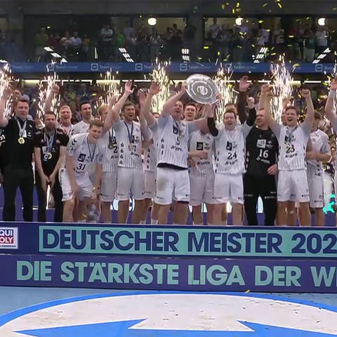 Handballer des THW Kiel feiern die "Deutsche Meisterschaft" 2023 (Foto: SWR)