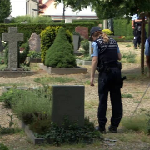 Polizeieinsatz auf einem Friedhof