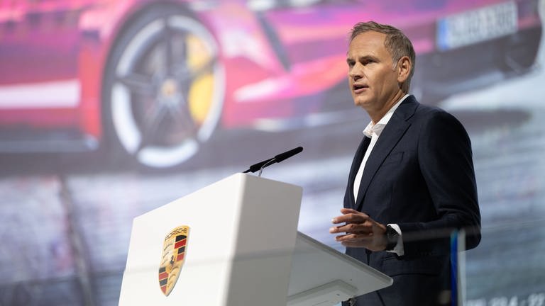 Oliver Blume, Vorstandsvorsitzender der Porsche AG, nimmt an der Porsche Hauptversammlung in der Porsche-Arena teil. Der Sportwagenbauer aus Zuffenhausen, der in diesem Jahr sein 75. Jubiläum feiert, lädt zur ersten Hauptversammlung nach dem Börsengang.
