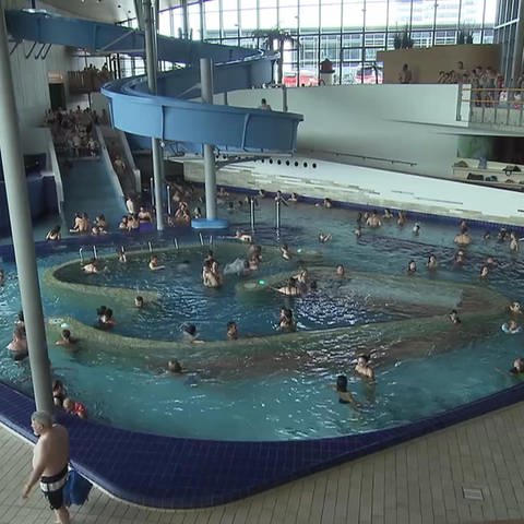 ein volles Europabad in Karlsruhe