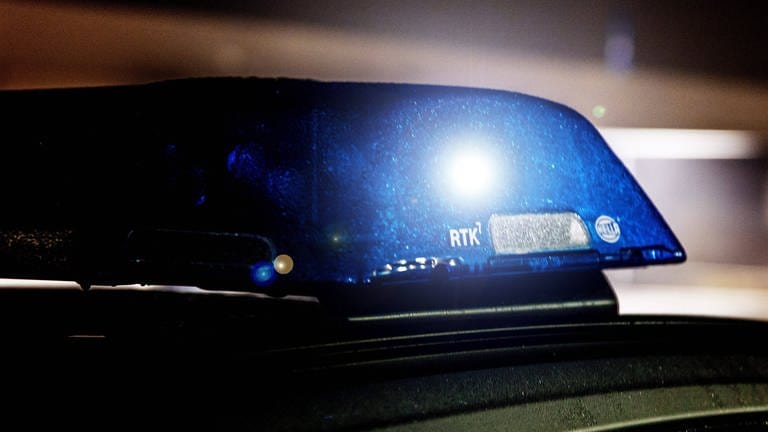 Symbolbilder - Polizei Blaulicht - 2023 Ein Einsatzfahrzeug der Polizei, Streifenwagen mit Blaulicht in Bamberg (Foto: IMAGO, IMAGO / Fotostand)